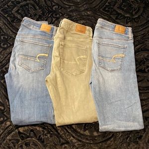 American eagle 3 pack of jeans all in great condition size 6